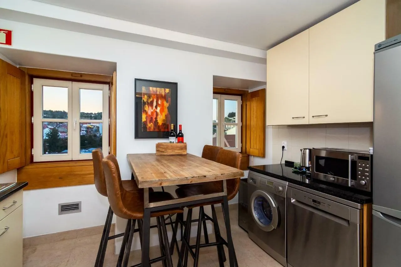 The Explorers Home - Sunny Stylish Family-Friendly Apartment Lisbon