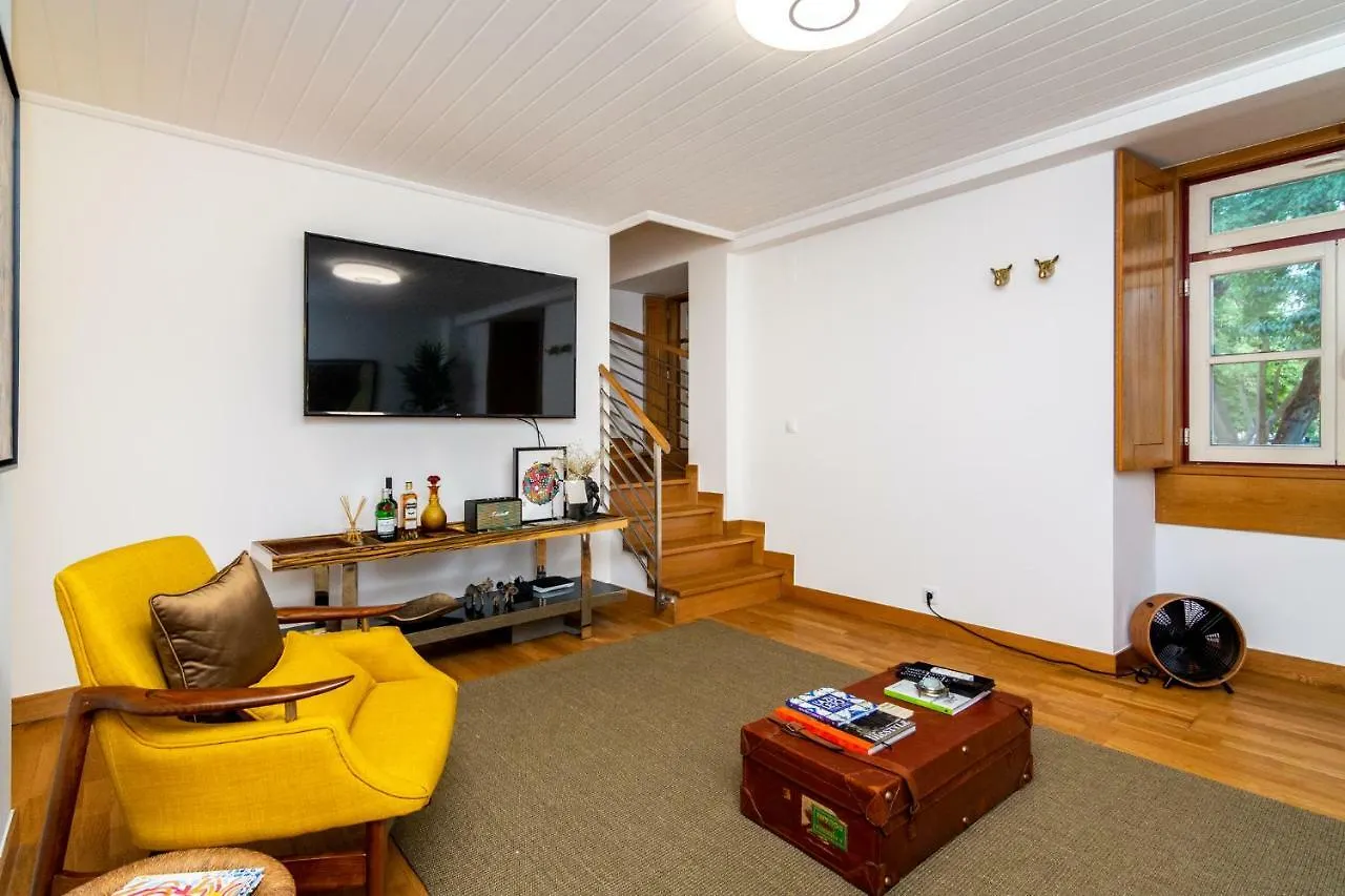 The Explorers Home - Sunny Stylish Family-Friendly Apartment contacts